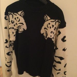 Leopard sweater size XL